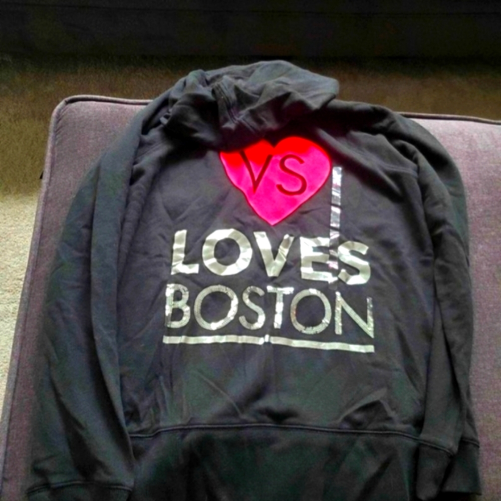 VS LOVES BOSTON sweatshirt